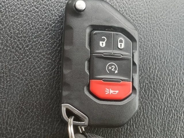 Used 2022 Jeep Gladiator Overland w/ Popular Equipment Package AWD/4WD image 28