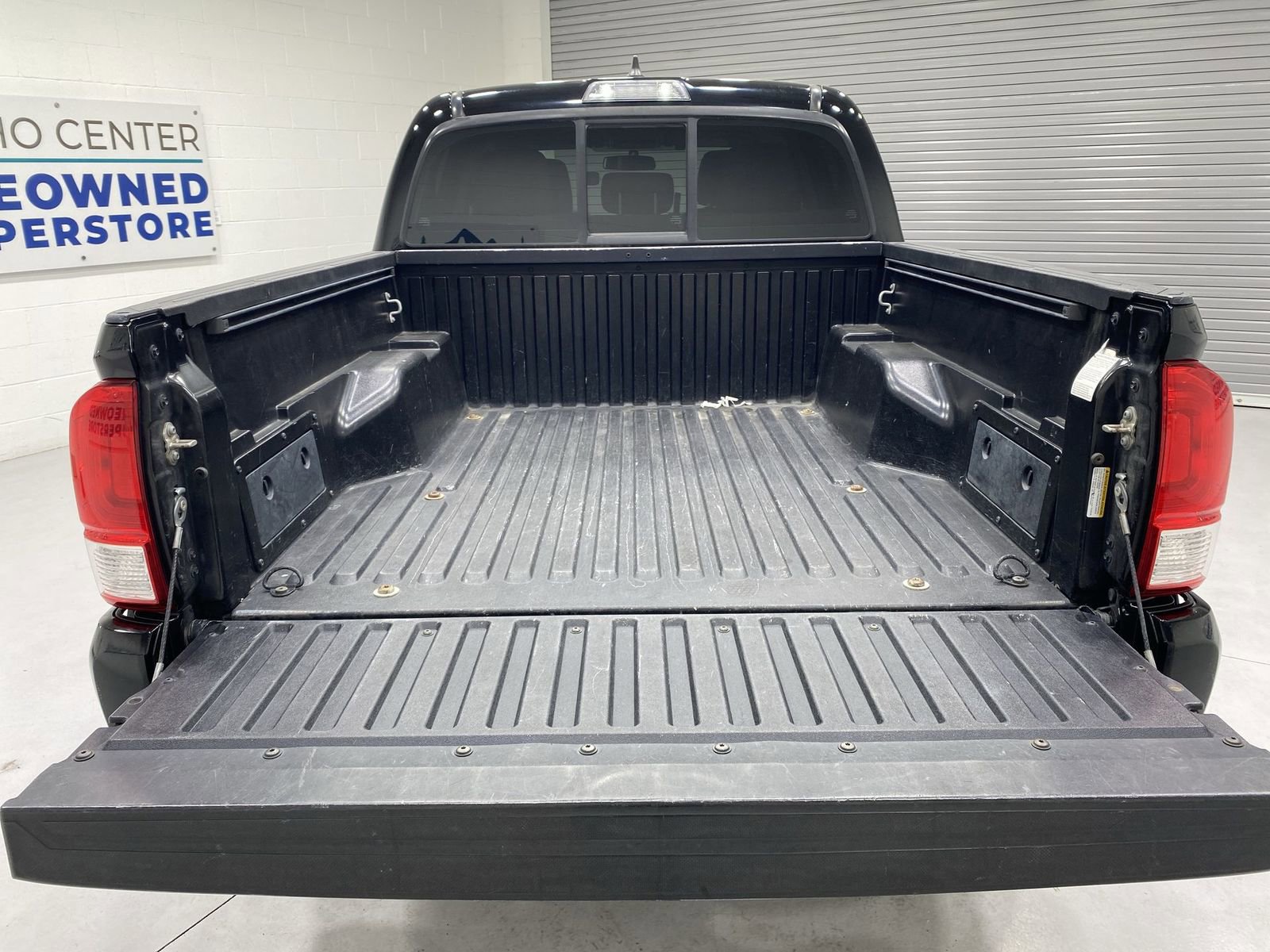 Used 2016 Toyota Tacoma SR w/ Towing Package image 22
