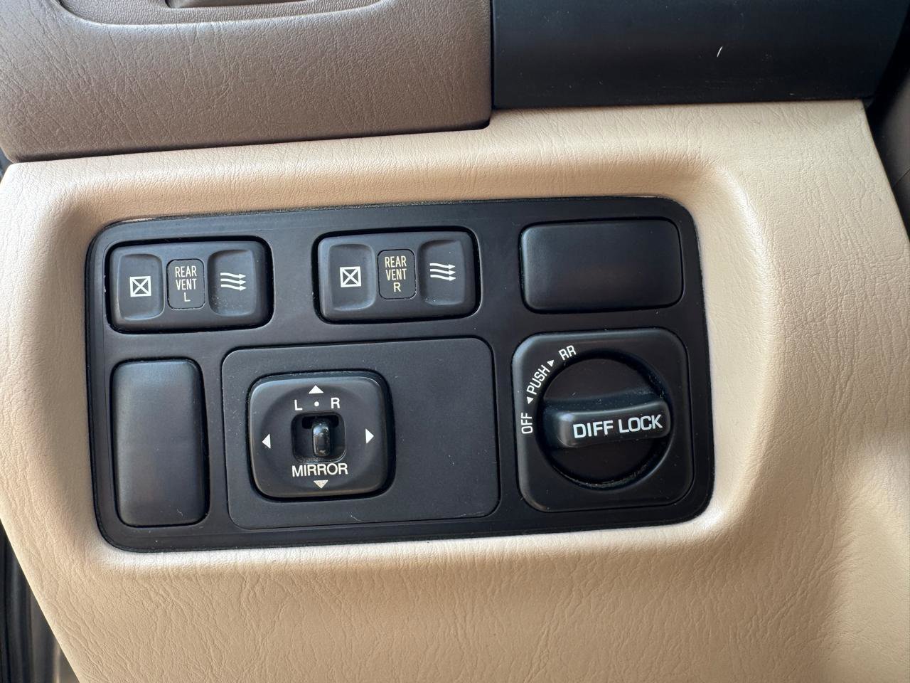 Used 1998 Toyota Land Cruiser AWD/4WD image 25