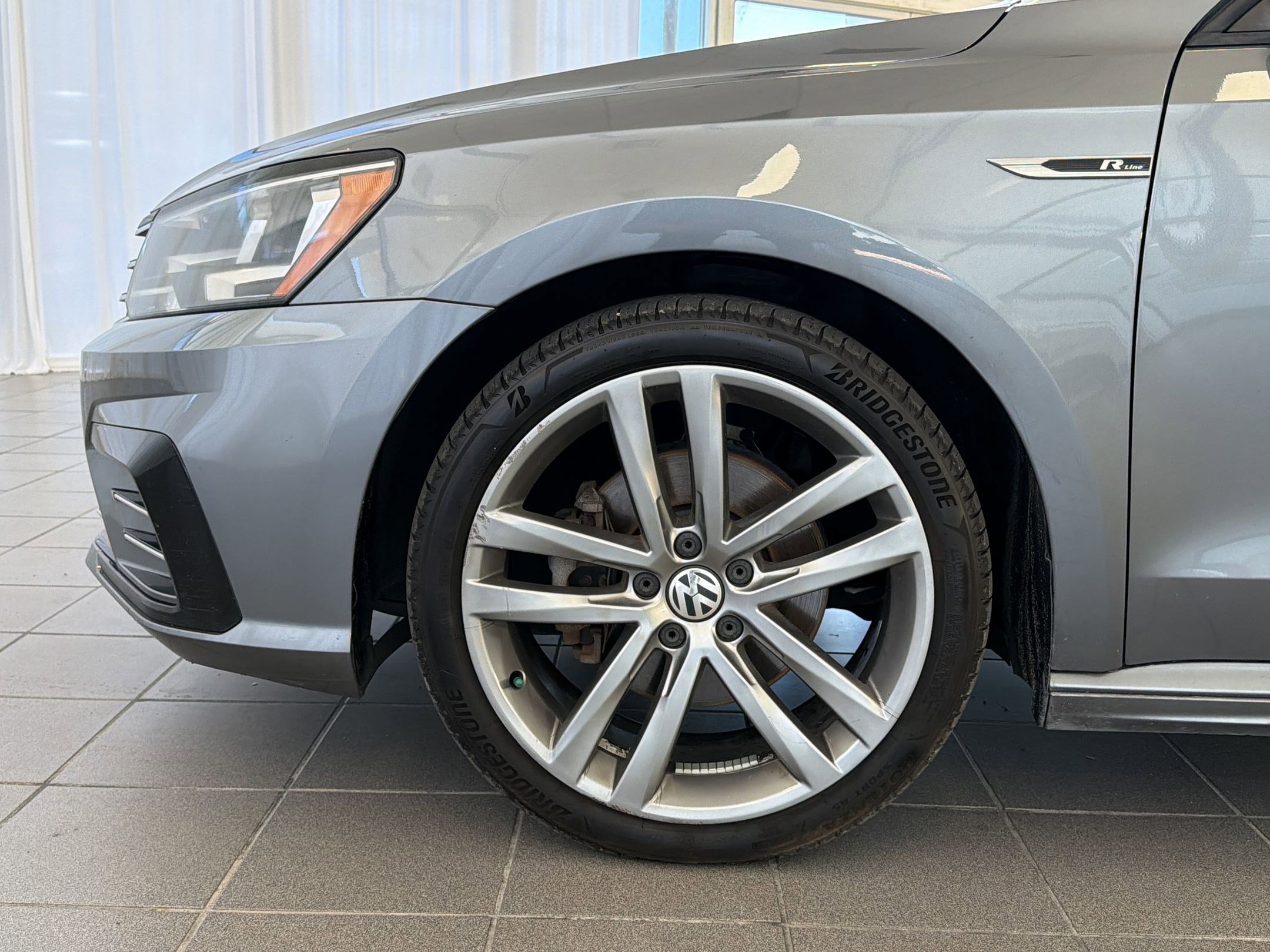 Used 2018 Volkswagen Passat 2.0T R-Line image 12