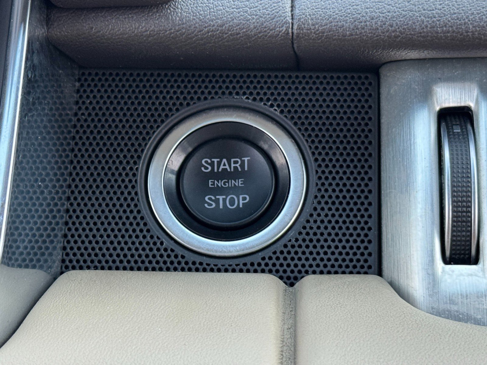 Used 2015 Land Rover Range Rover Supercharged image 22