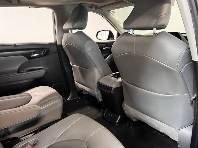 Used 2021 Toyota Highlander XLE FWD image 14