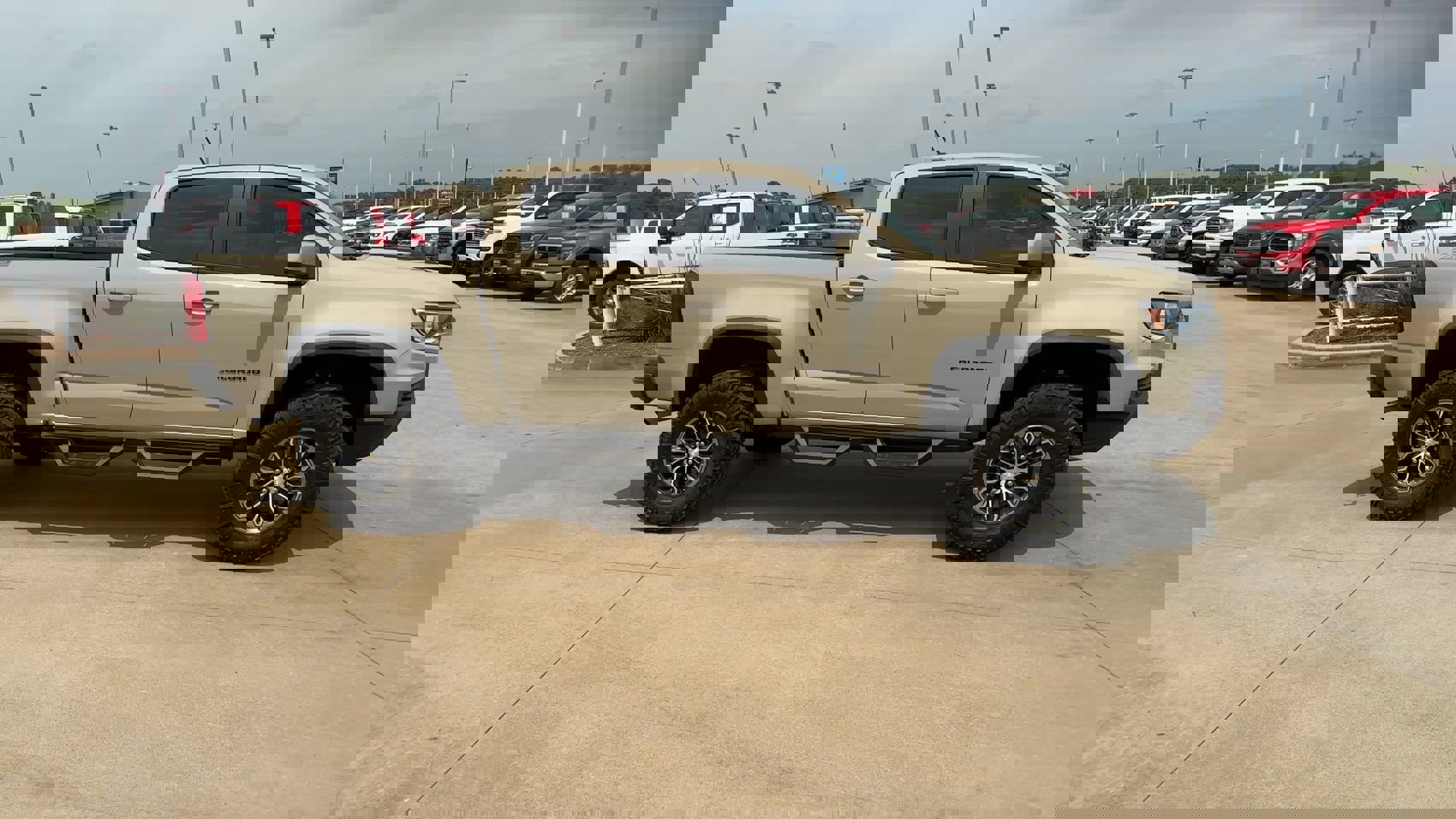 Used 2022 Chevrolet Colorado ZR2 image 9