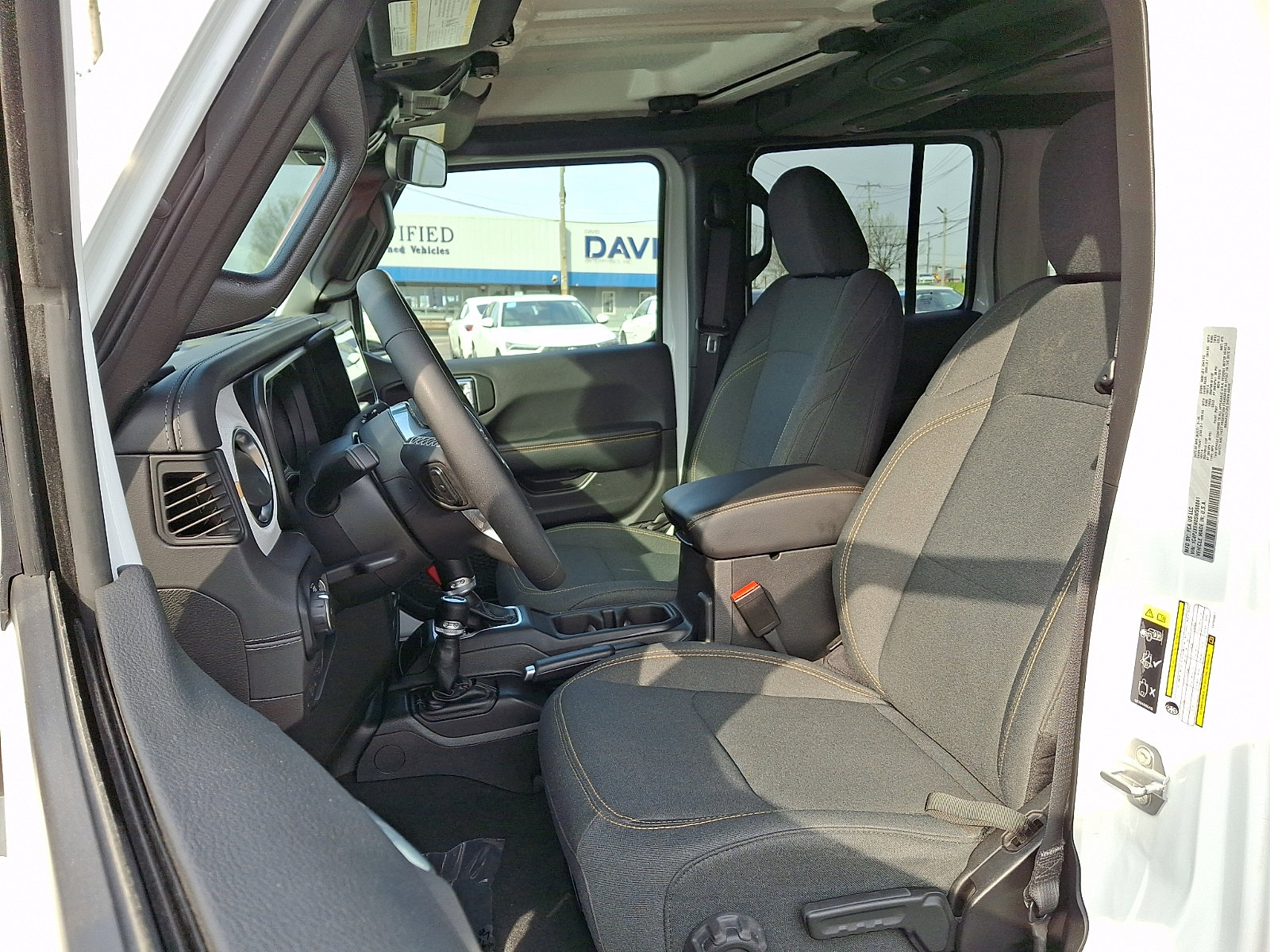 Used 2025 Jeep Wrangler Unlimited Sahara AWD/4WD image 13