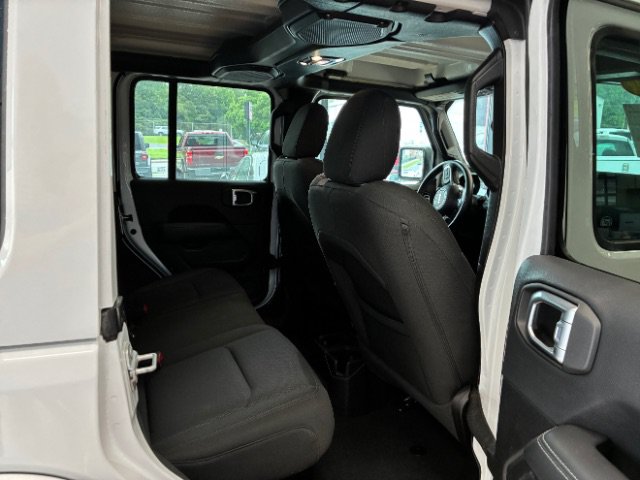 Used 2022 Jeep Wrangler Unlimited Sahara w/ Cold Weather Group AWD/4WD image 26