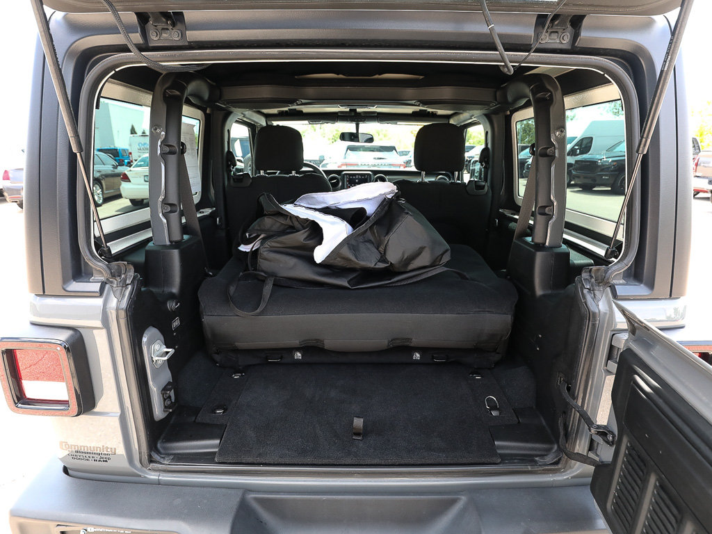 Used 2023 Jeep Wrangler Sport AWD/4WD image 7