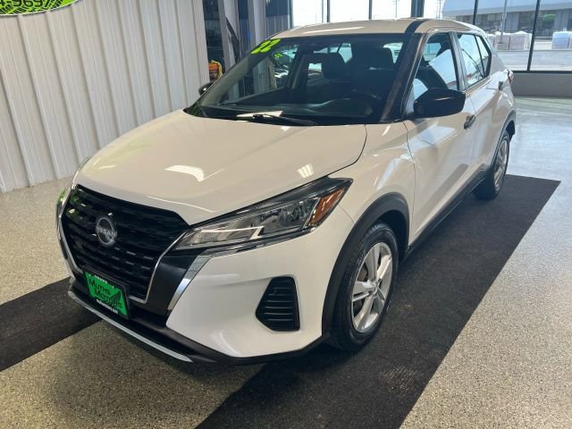 Used 2022 Nissan Kicks S image 1