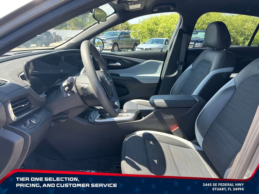 Used 2025 Buick Envista Sport Touring w/ Convenience II Package FWD image 9