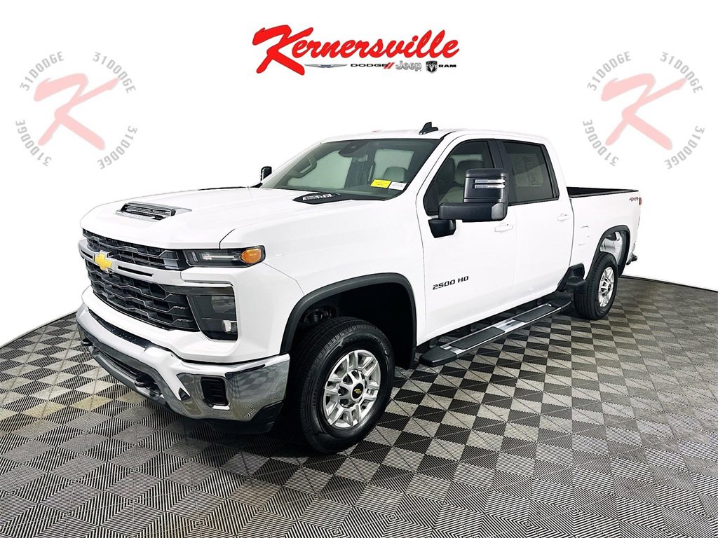Used 2024 Chevrolet Silverado 2500 LT image 3