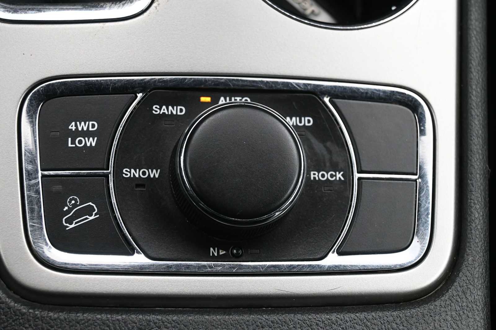 Used 2018 Jeep Grand Cherokee Limited AWD/4WD image 16