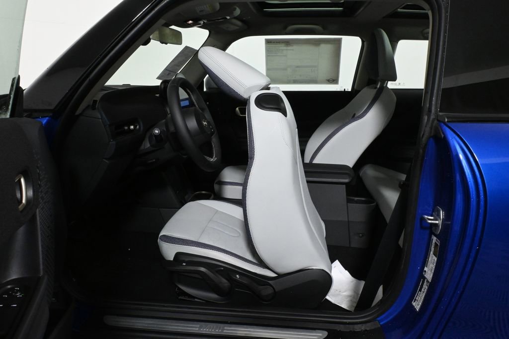 Used 2025 MINI Cooper 2-Door Hardtop image 31