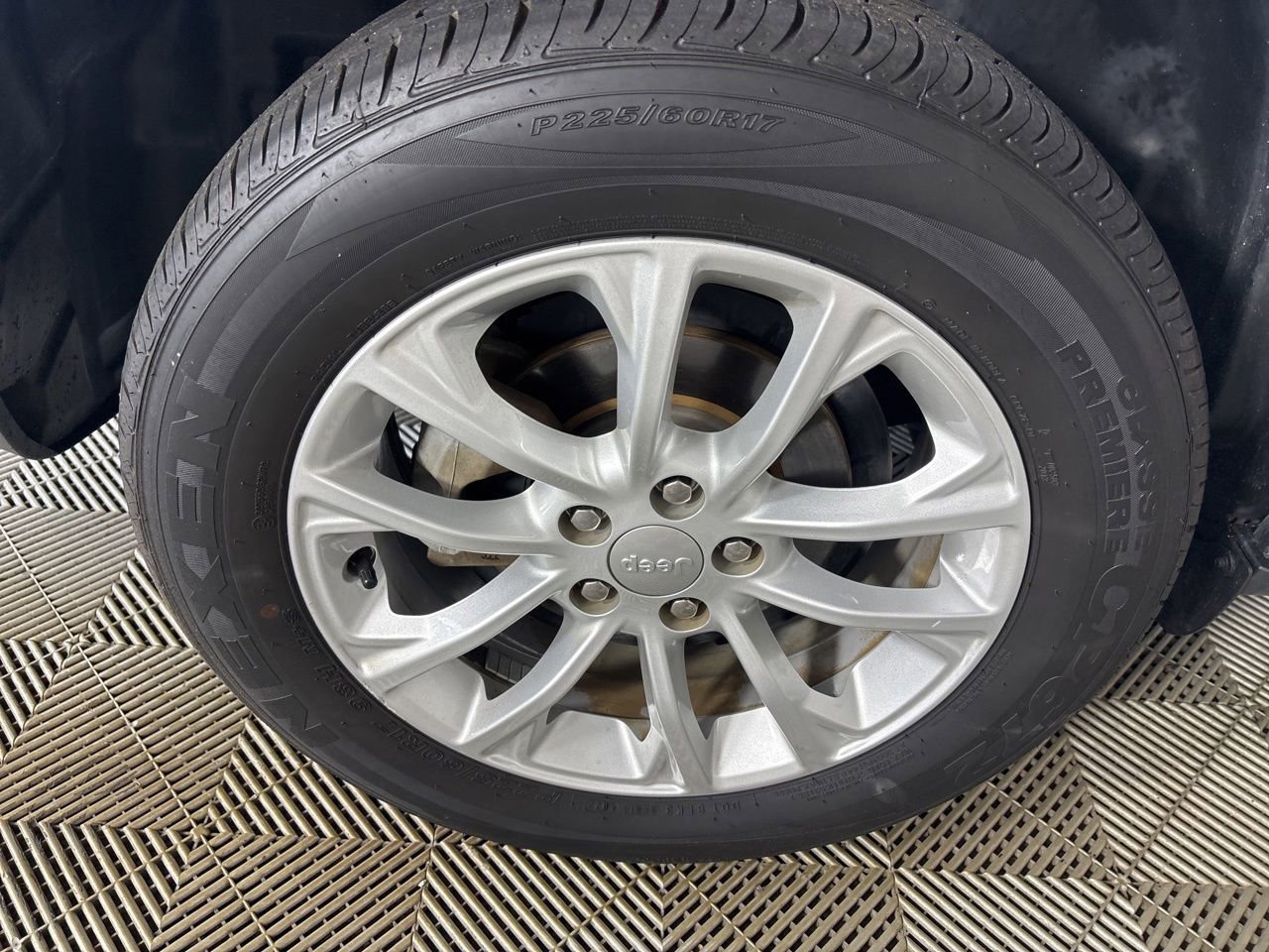Used 2020 Jeep Cherokee Latitude FWD image 33