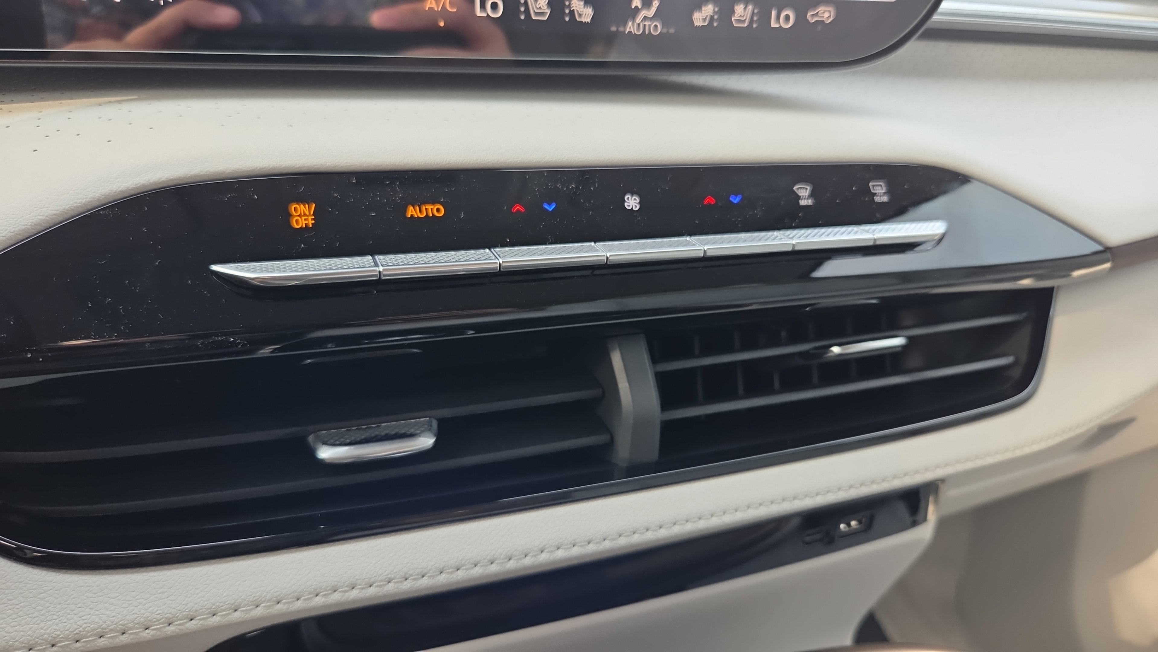 New 2026 Buick Enclave Avenir w/ Super Cruise Package FWD image 20