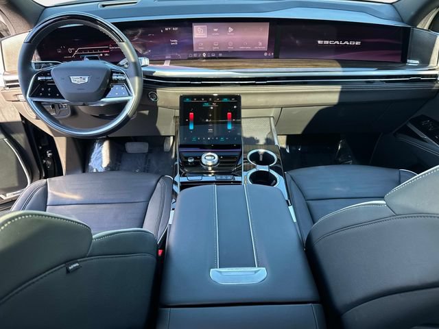 Certified 2025 Cadillac Escalade Premium Luxury AWD/4WD image 17