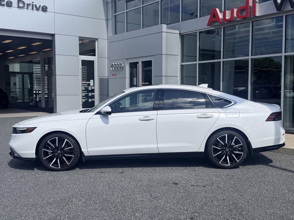 Used 2025 Honda Accord Touring image 2