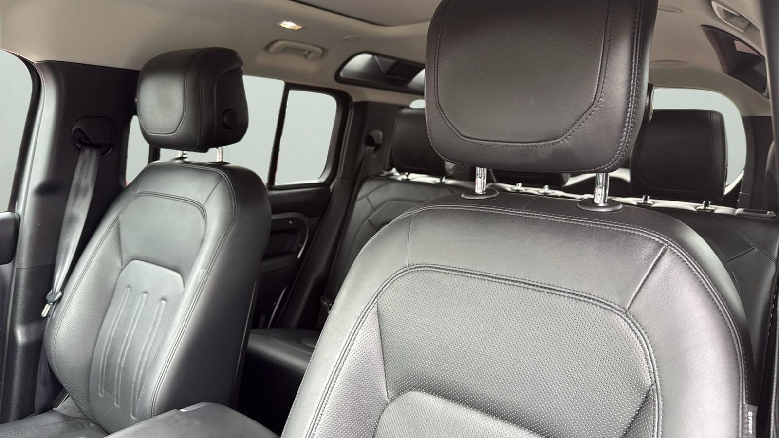 Used 2020 Land Rover Defender 110 First Edition image 9