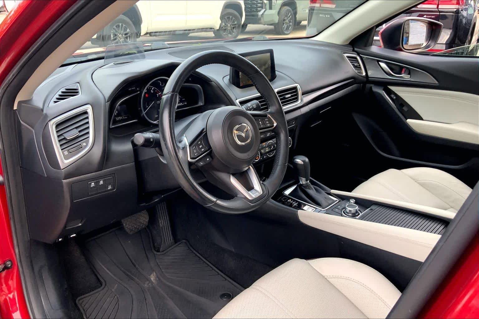 Used 2018 MAZDA MAZDA3 Grand Touring w/ Premium Equipment Package FWD image 18