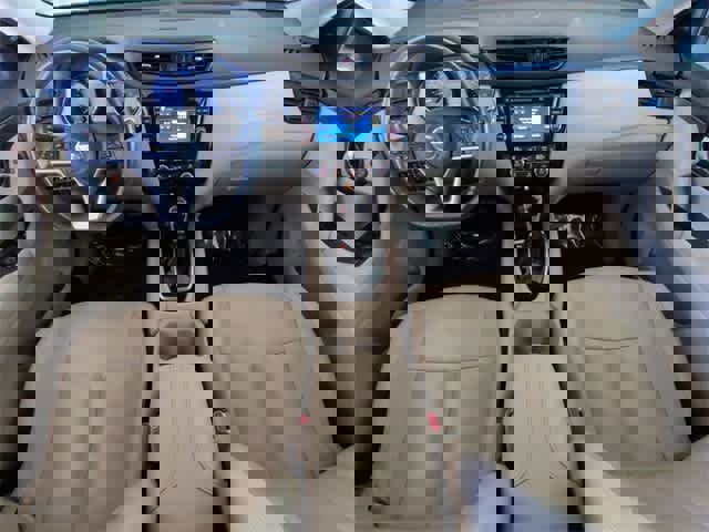 Used 2017 Nissan Rogue SL w/ SL Premium Package image 16