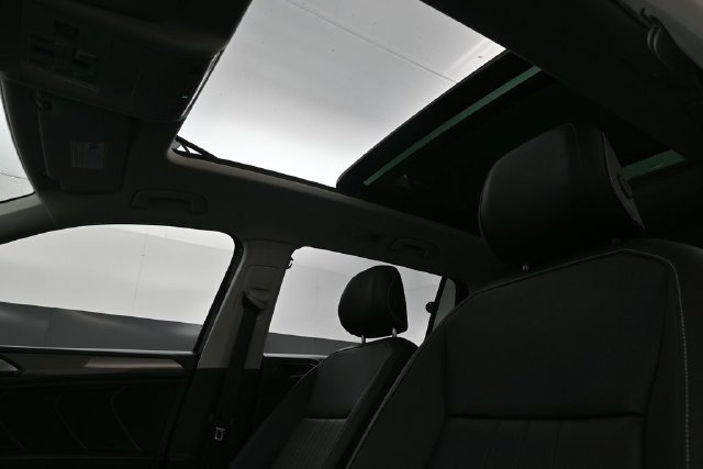 Used 2023 Volkswagen Tiguan SE FWD image 29