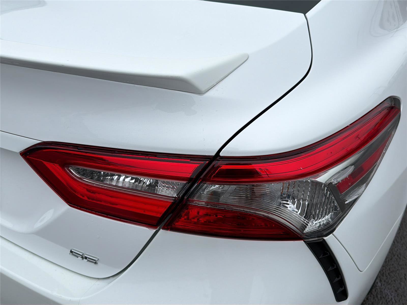 Used 2018 Toyota Camry SE w/ Convenience Package FWD image 11