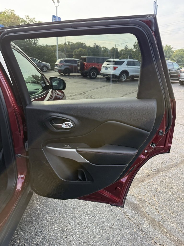 Used 2018 Jeep Cherokee Trailhawk w/ Comfort/Convenience Group image 18