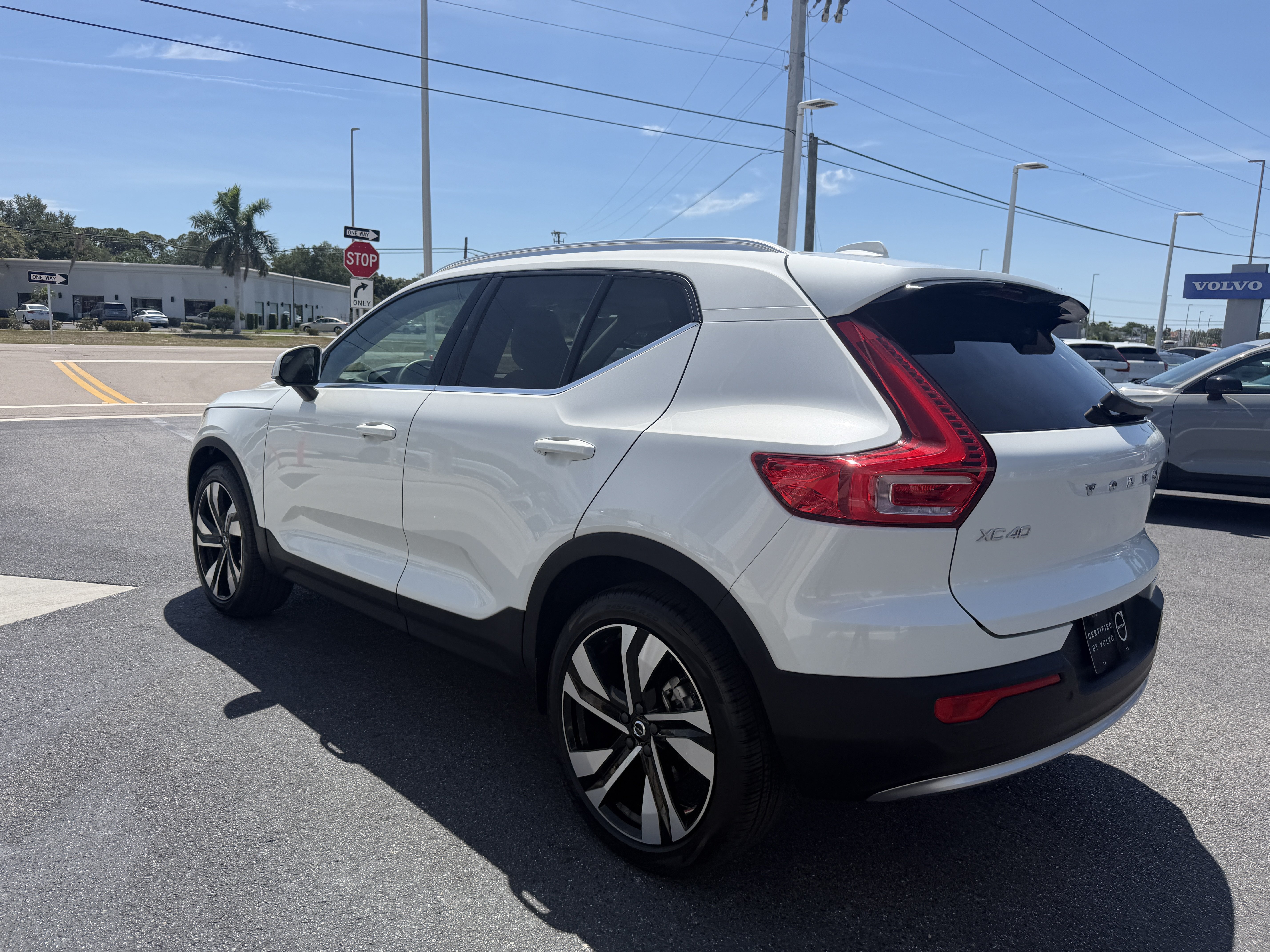 Certified 2023 Volvo XC40 B5 Ultimate w/ Protection Package Premier AWD/4WD image 5