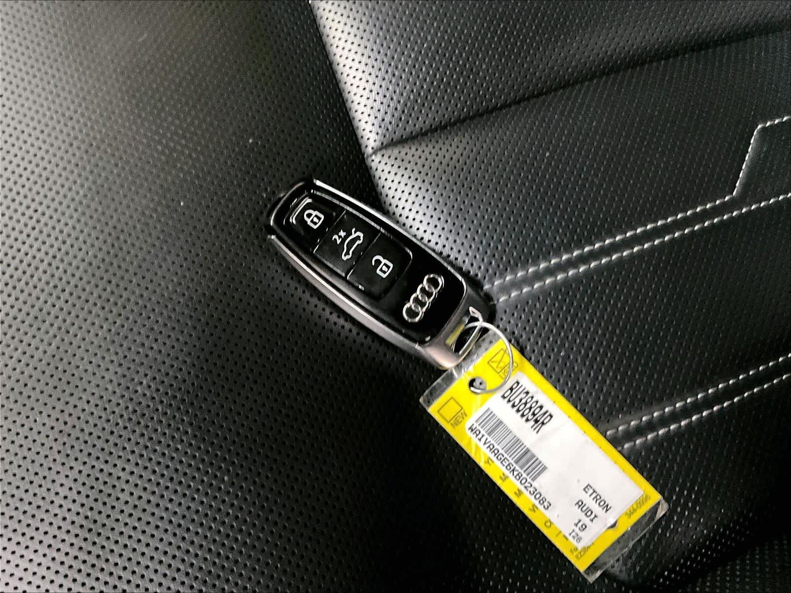 Used 2019 Audi e-tron Prestige w/ Prestige Package AWD/4WD image 15