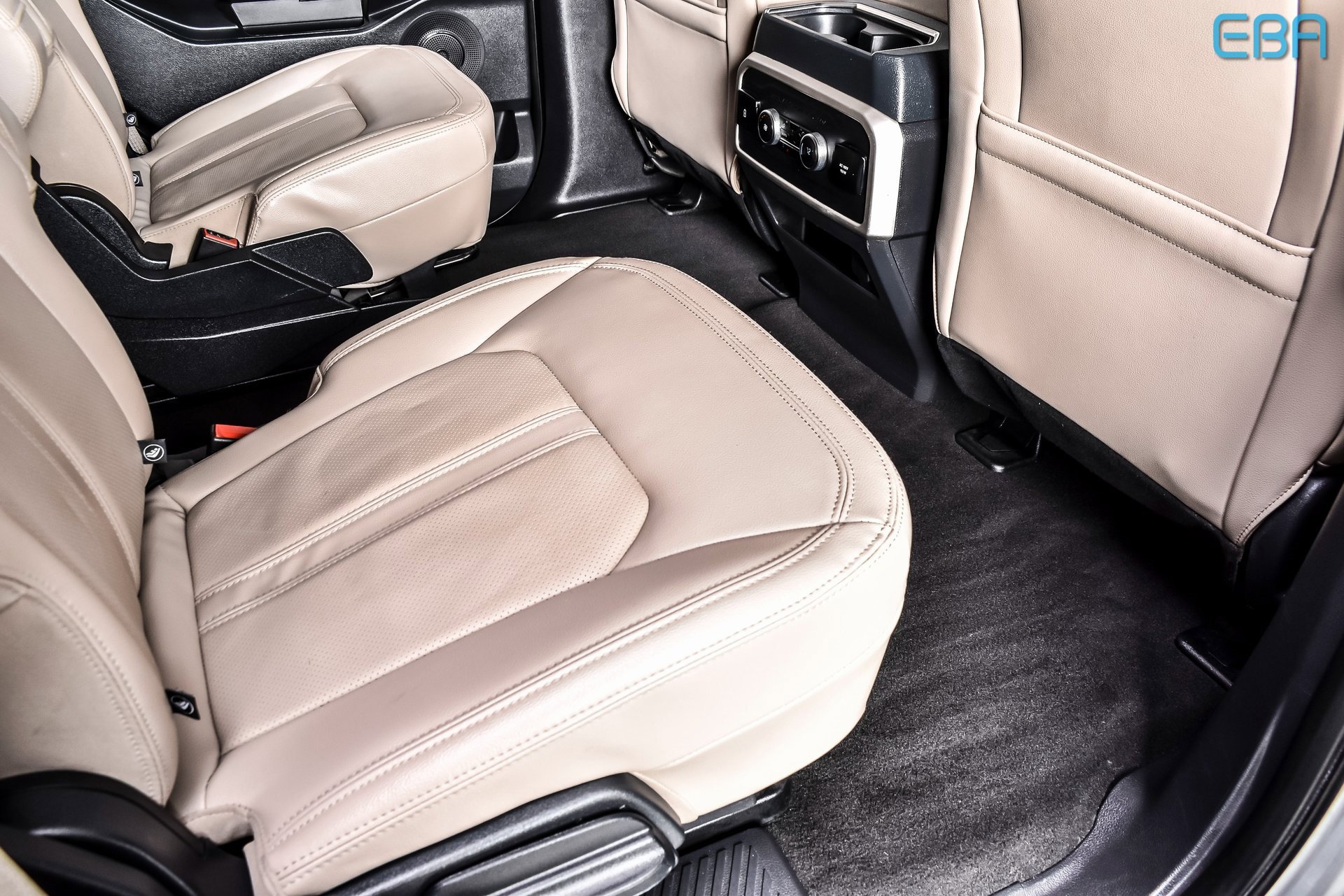 Used 2024 Ford Expedition Limited image 23