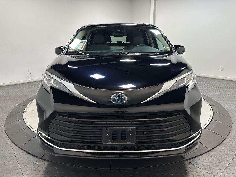 Certified 2021 Toyota Sienna XLE image 4