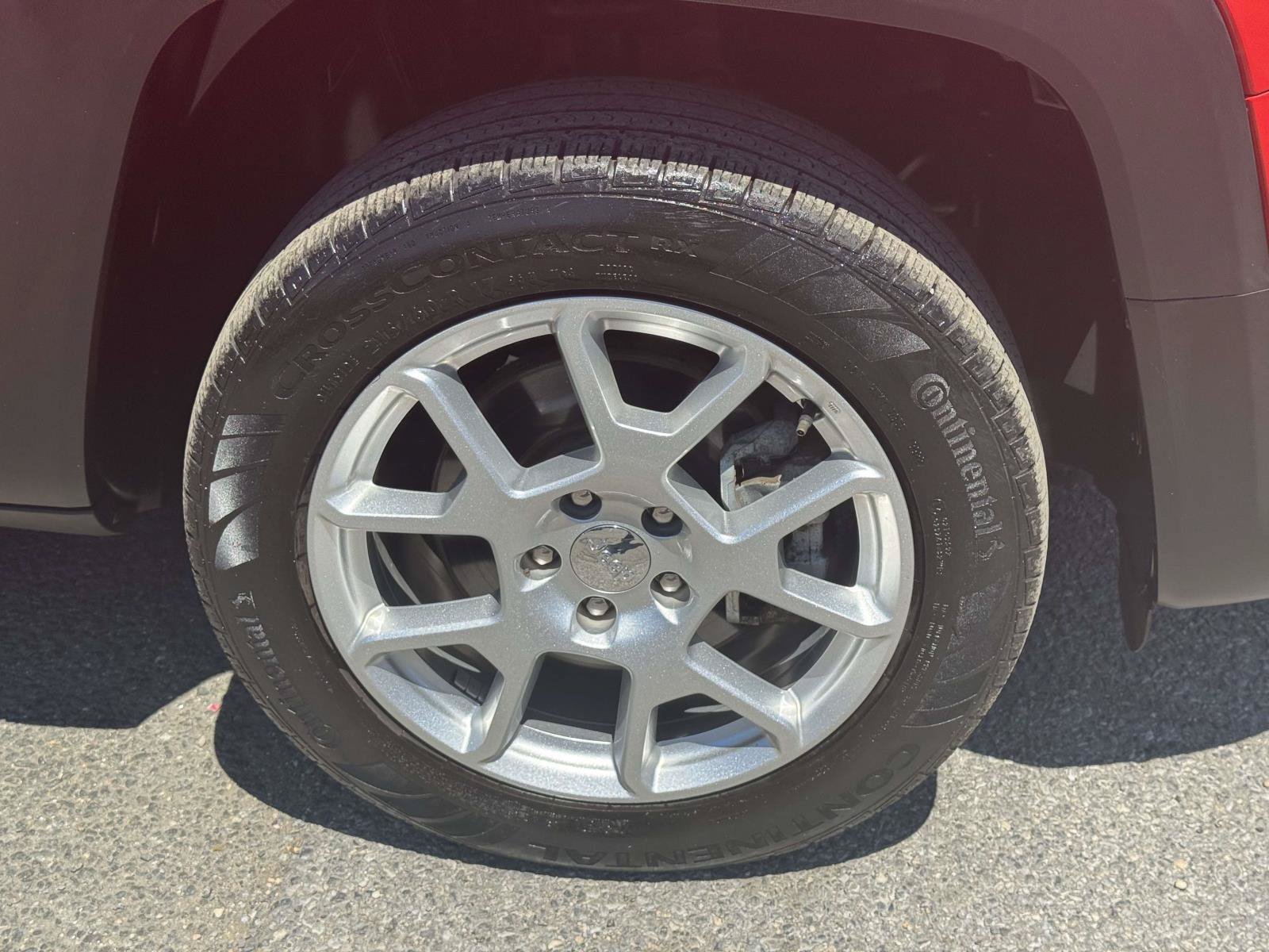 Certified 2023 Jeep Renegade Latitude w/ Sun/Sound Group AWD/4WD image 9