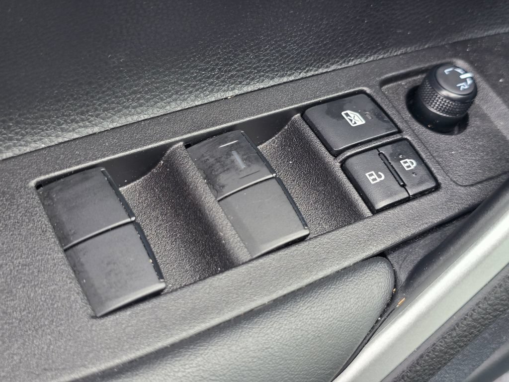 Used 2025 Toyota Corolla Cross L FWD image 18
