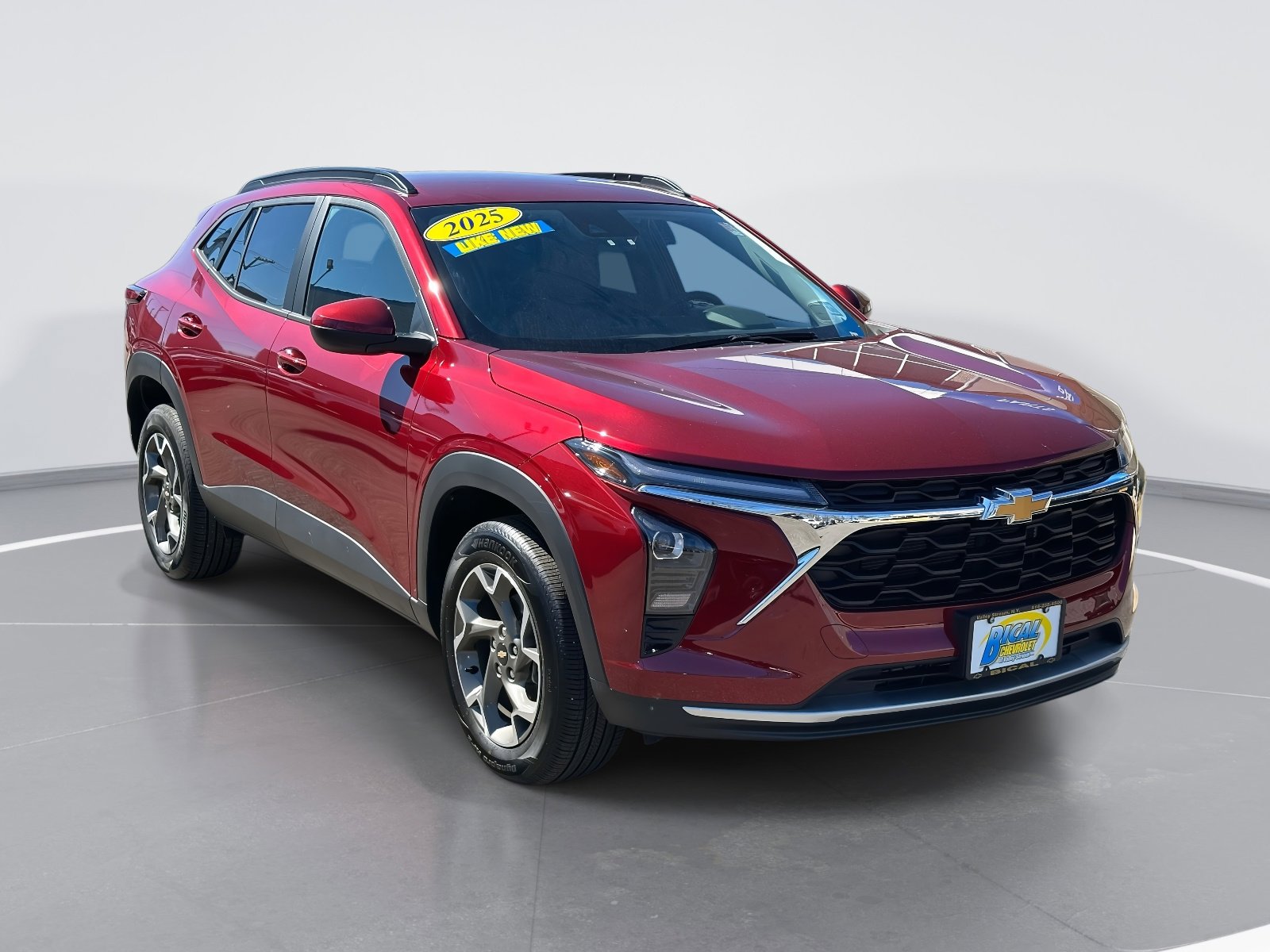 Used 2025 Chevrolet Trax LT w/ Driver Confidence Package image 2