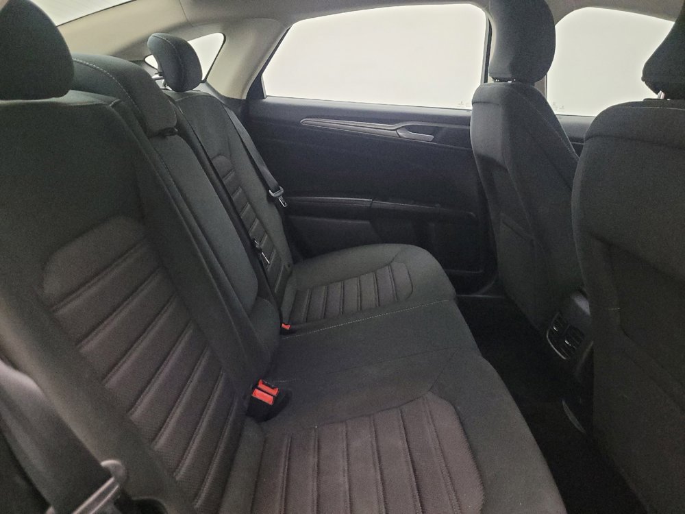 Used 2019 Ford Fusion SE FWD image 19