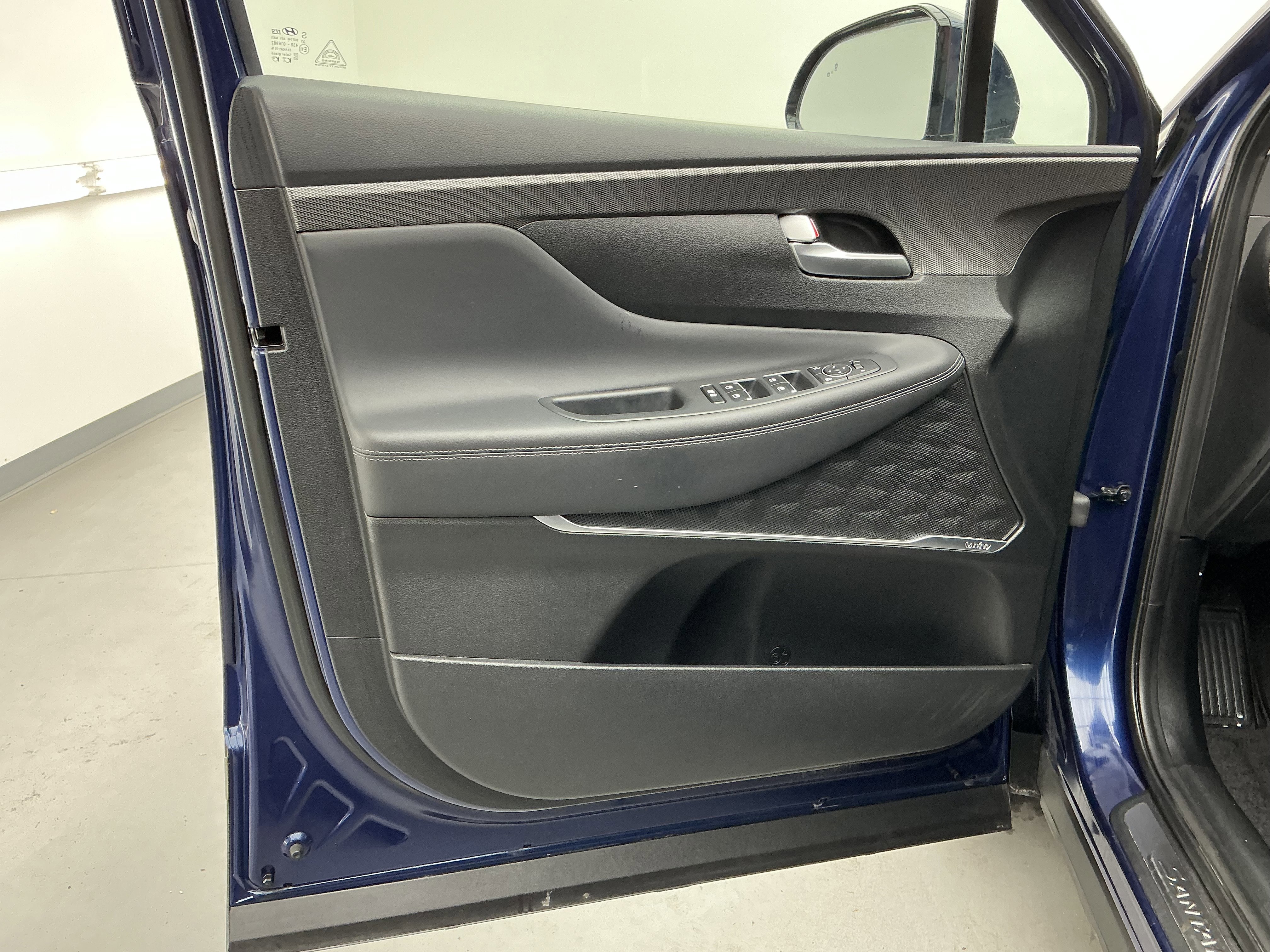 Used 2019 Hyundai Santa Fe Limited image 16