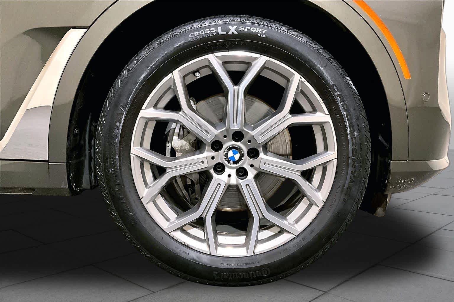 Used 2025 BMW X7 xDrive40i w/ Premium Package AWD/4WD image 10