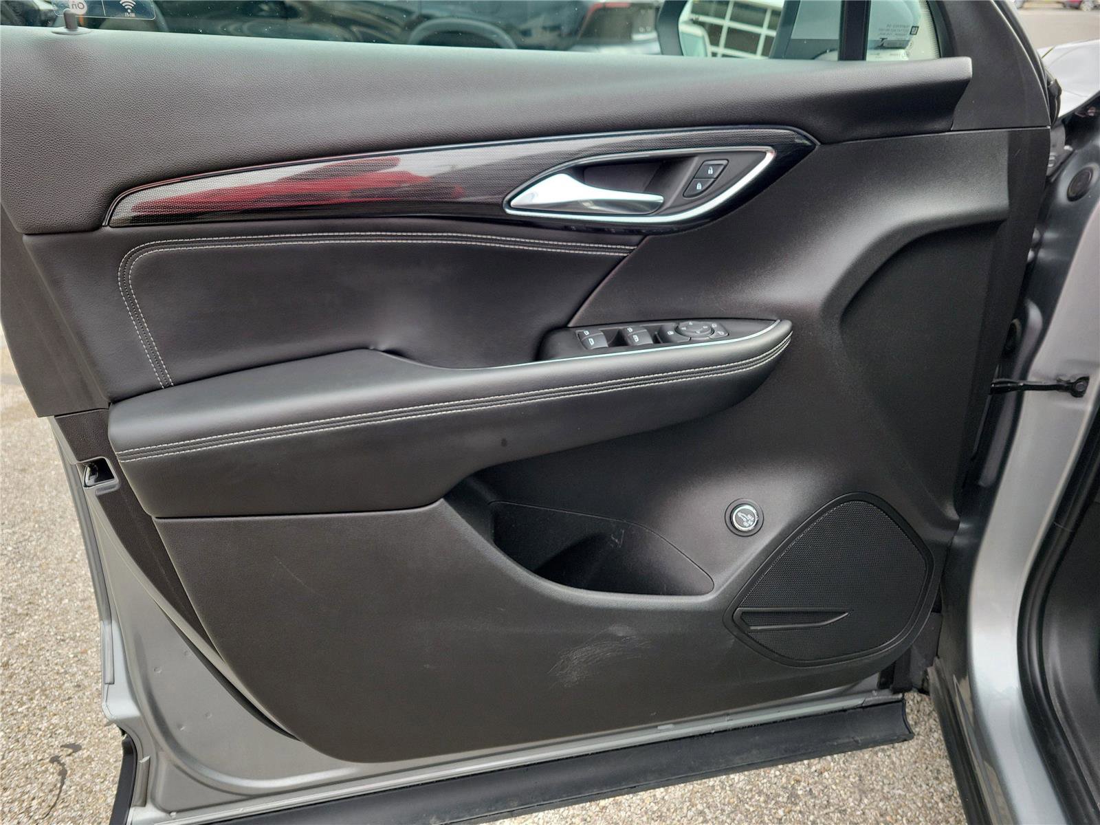 Used 2023 Buick Envision Preferred image 18