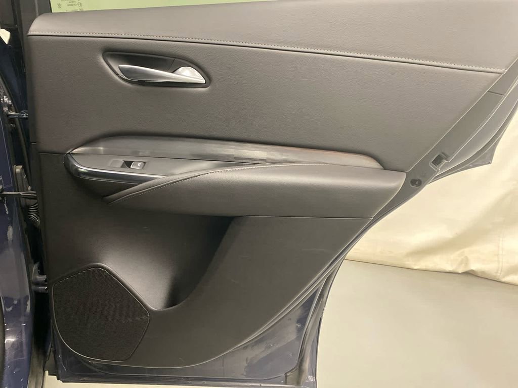 Used 2025 Cadillac XT4 Premium Luxury image 13