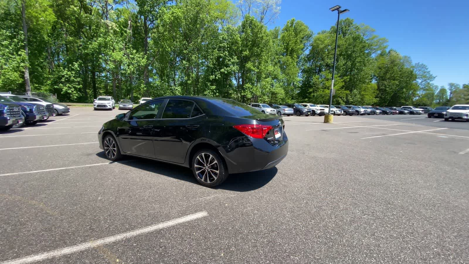 Used 2017 Toyota Corolla SE w/ Body Protection Package FWD image 9