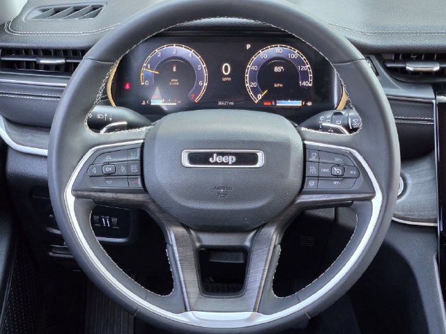 Certified 2023 Jeep Grand Cherokee Limited AWD/4WD image 27