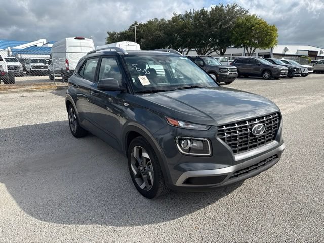 Used 2025 Hyundai Venue SEL FWD image 3