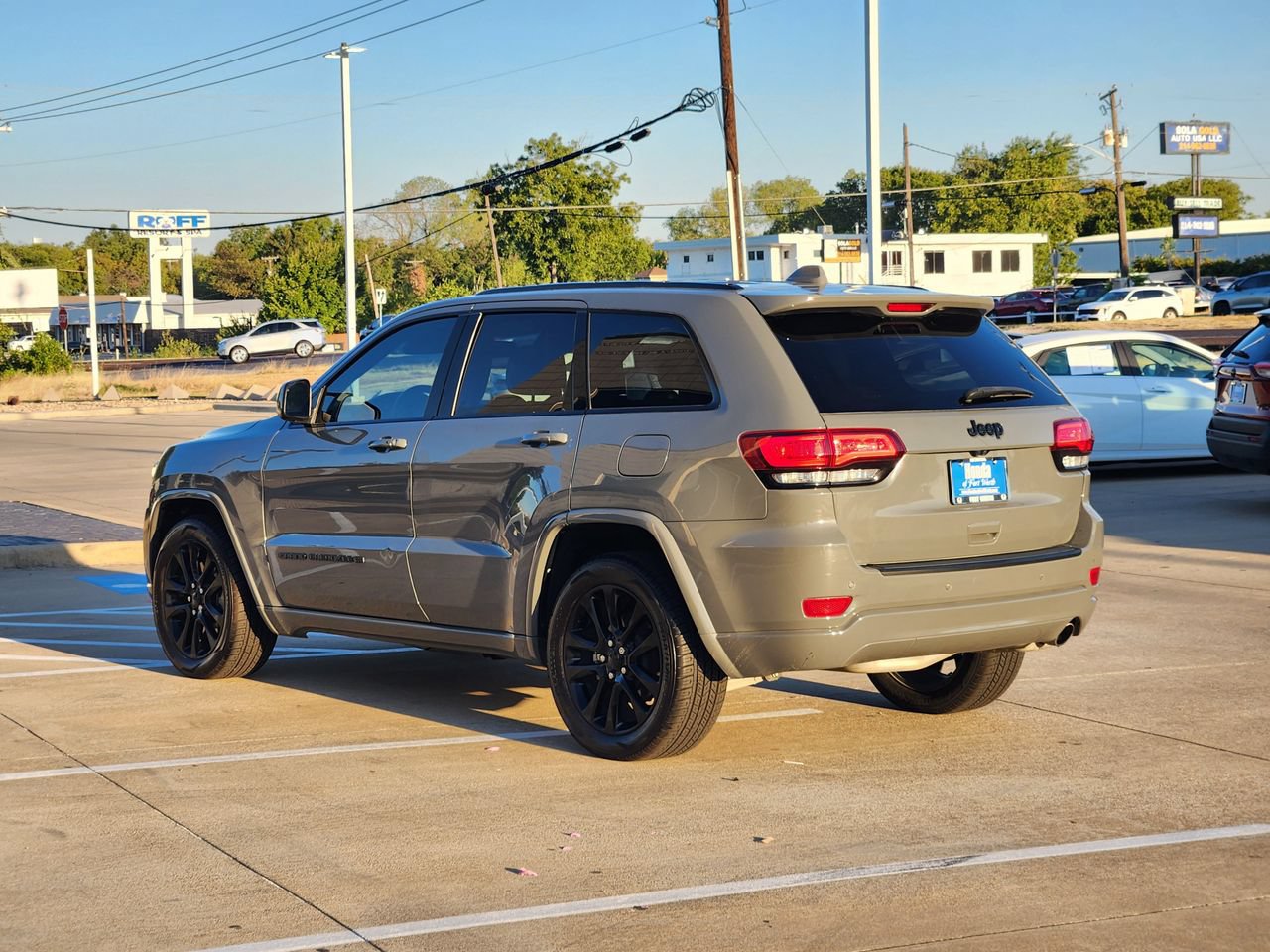 Used 2022 Jeep Grand Cherokee Laredo X RWD image 7
