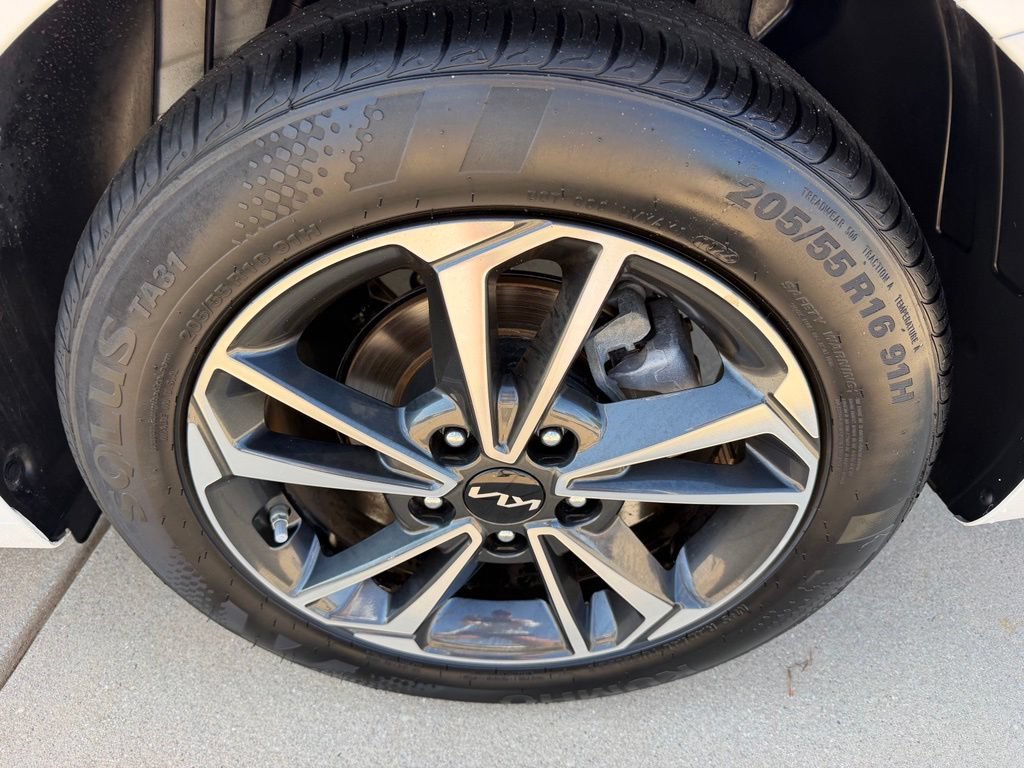 Used 2024 Kia Forte LXS FWD image 25