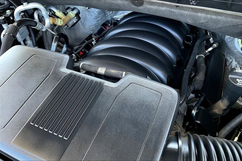 Used 2021 Chevrolet Suburban LS image 34