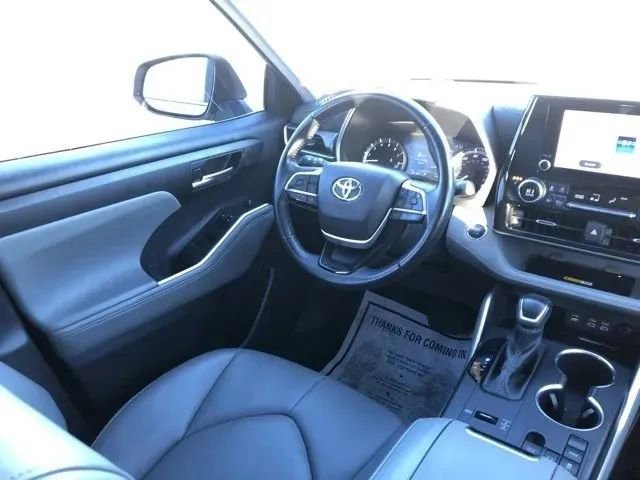 Used 2023 Toyota Highlander XLE image 31