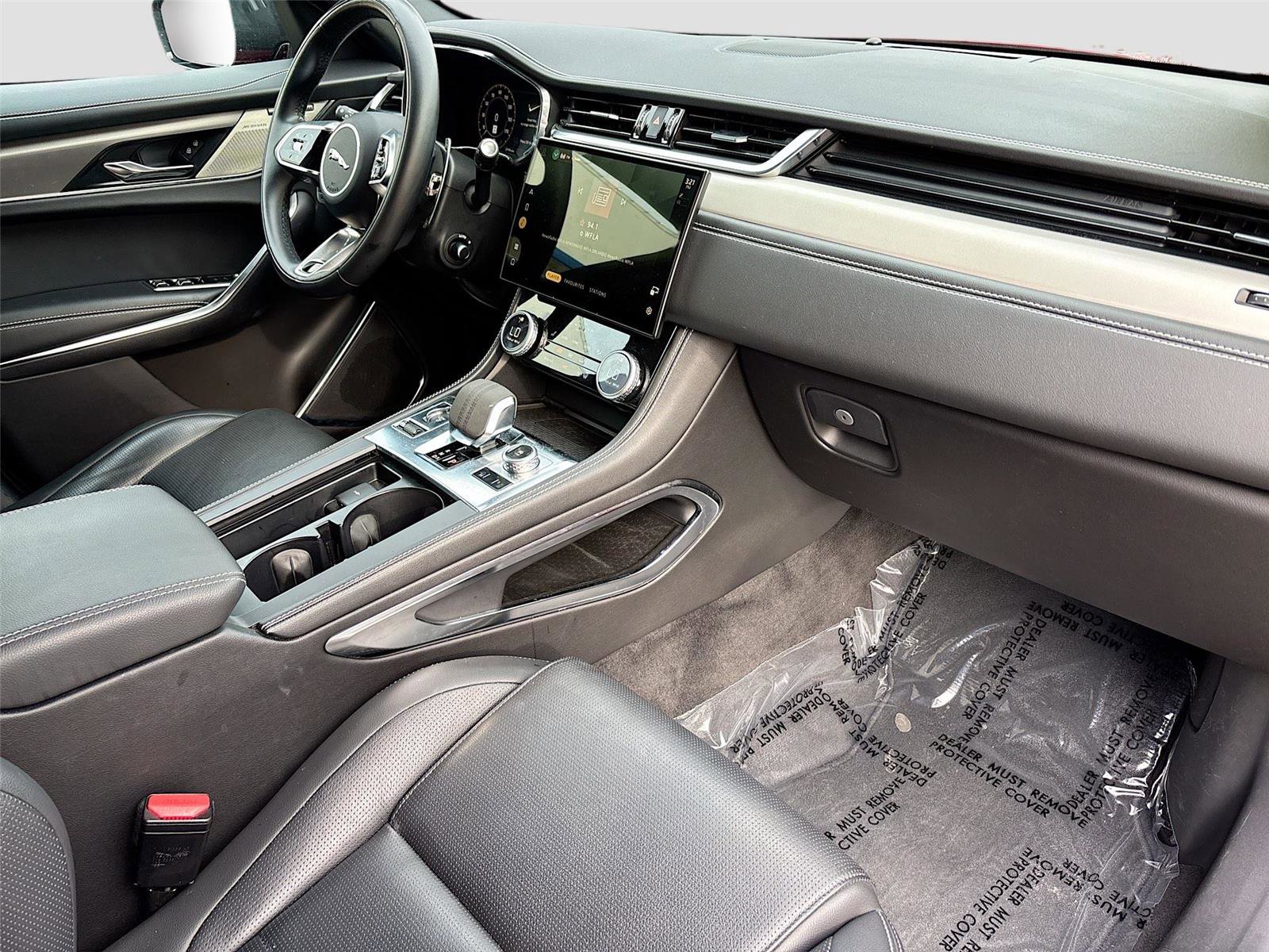 Used 2024 Jaguar F-PACE R-Dynamic S image 32