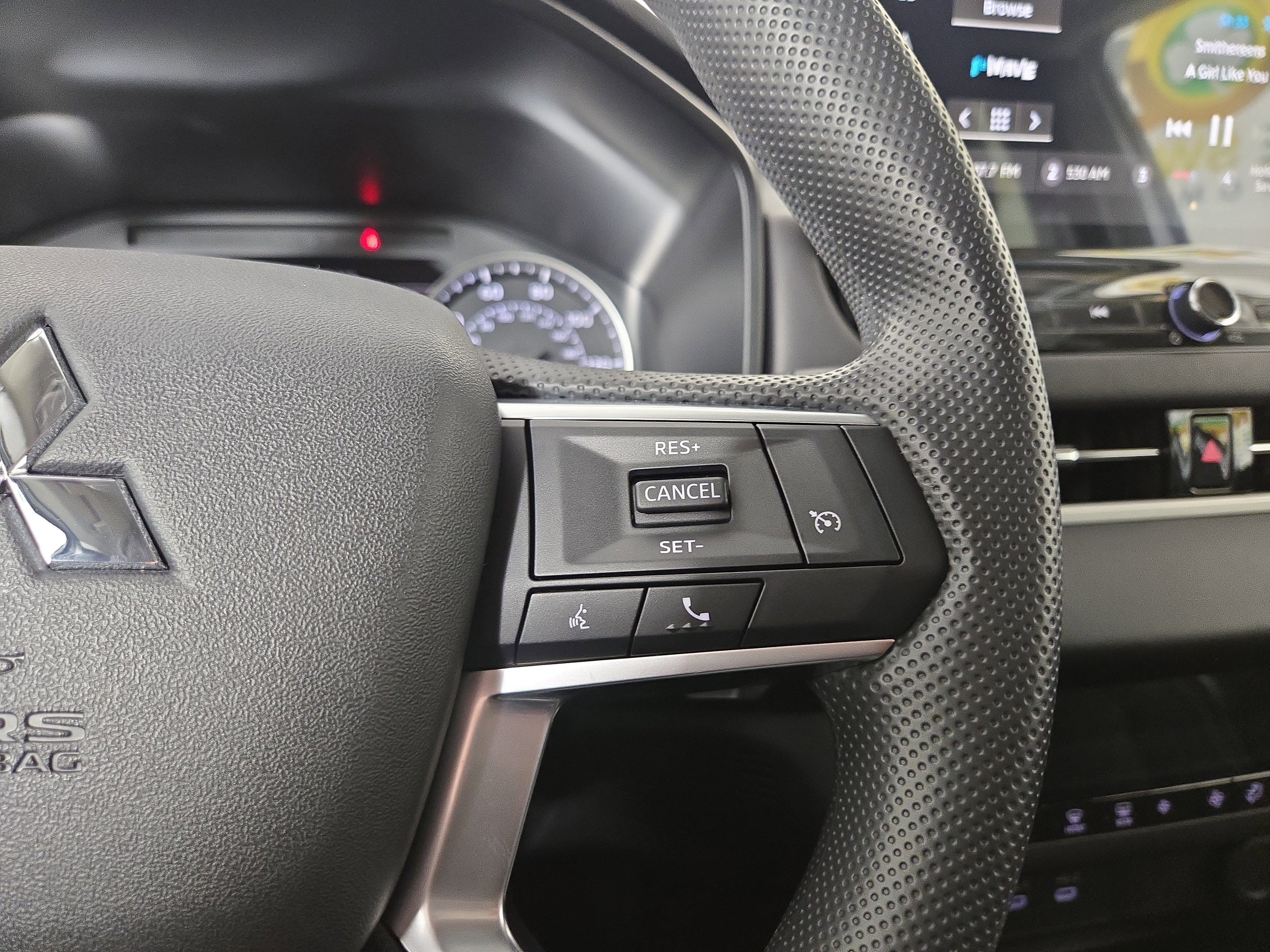 New 2025 Mitsubishi Outlander ES image 16