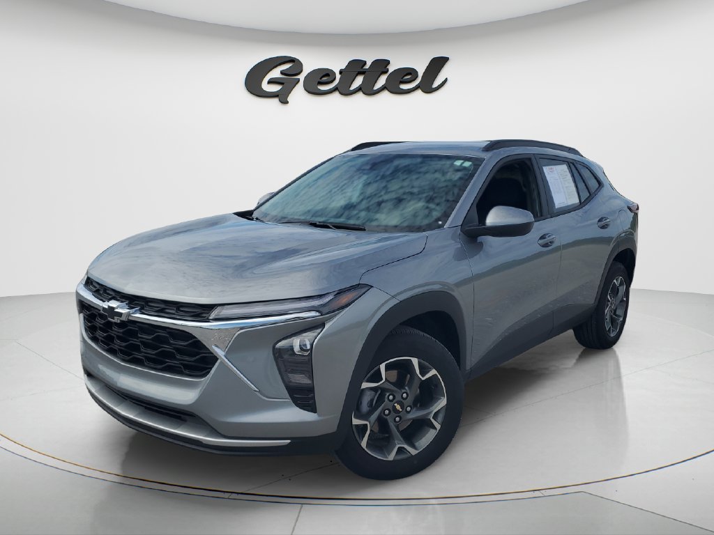 Used 2024 Chevrolet Trax LT w/ Driver Confidence Package FWD image 1