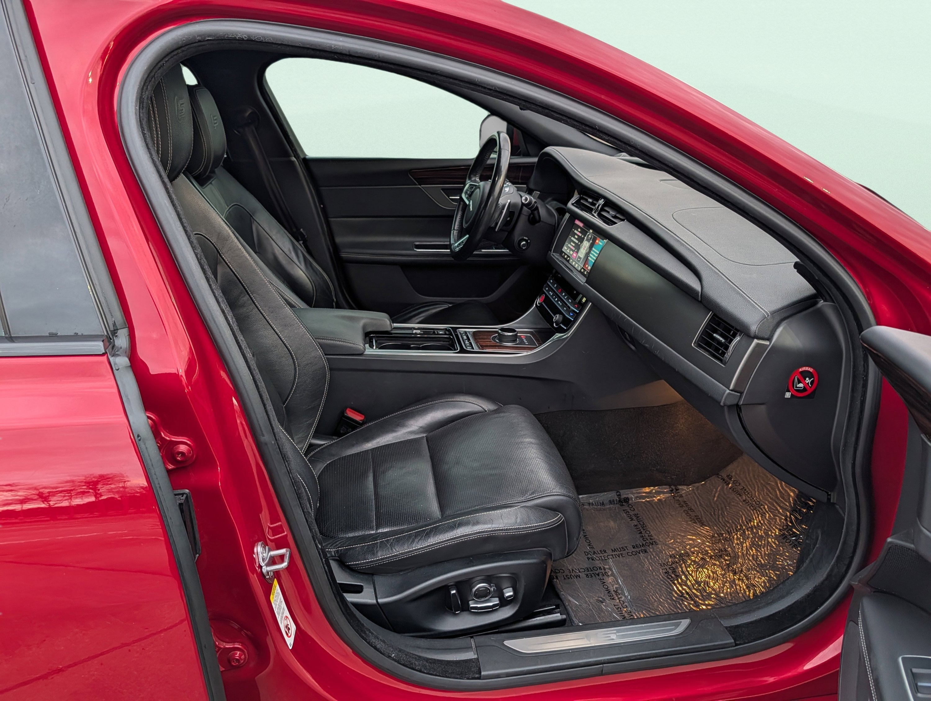 Used 2018 Jaguar XF S image 29