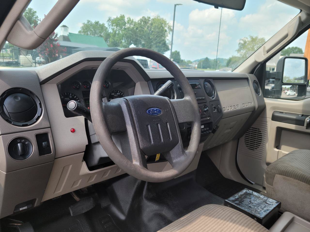 Used 2009 Ford F550 4x4 Regular Cab Super Duty image 8