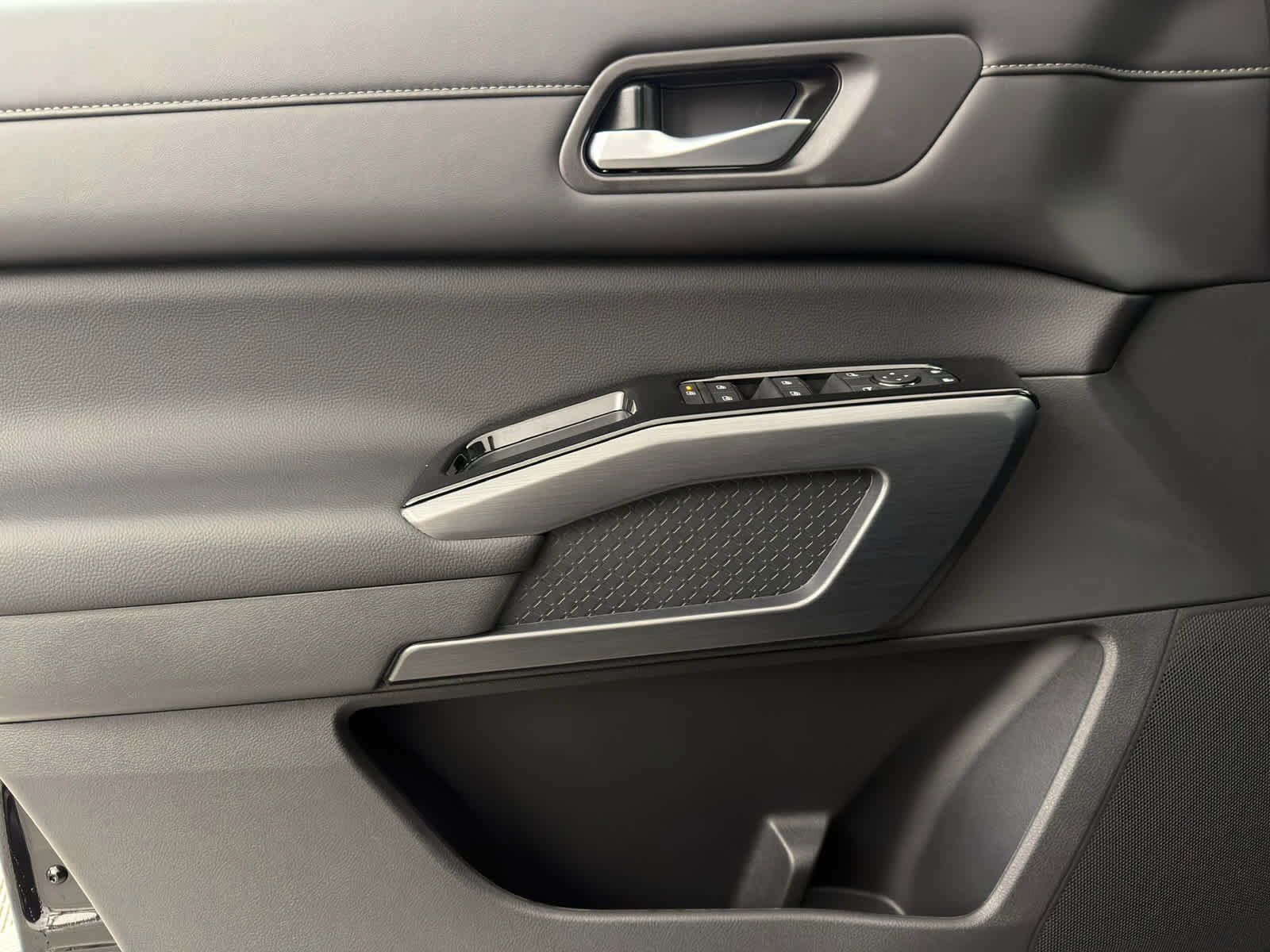 New 2026 Nissan Pathfinder SL image 22